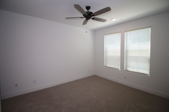 Photo - 2707 E Tamarind Dr