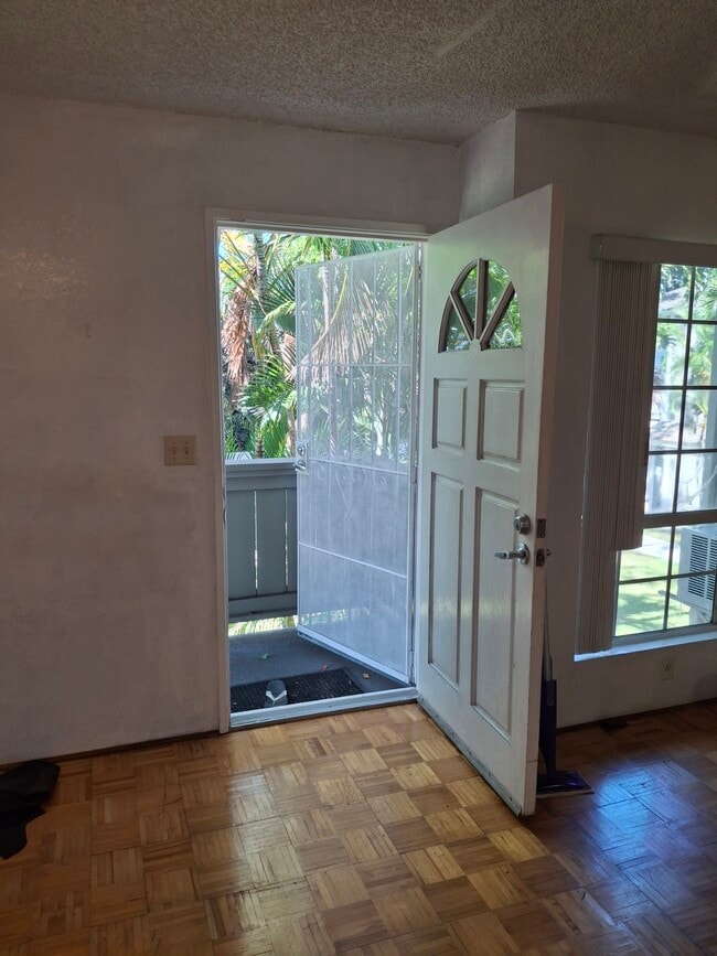 Front Entrance - 271 Mananai Pl