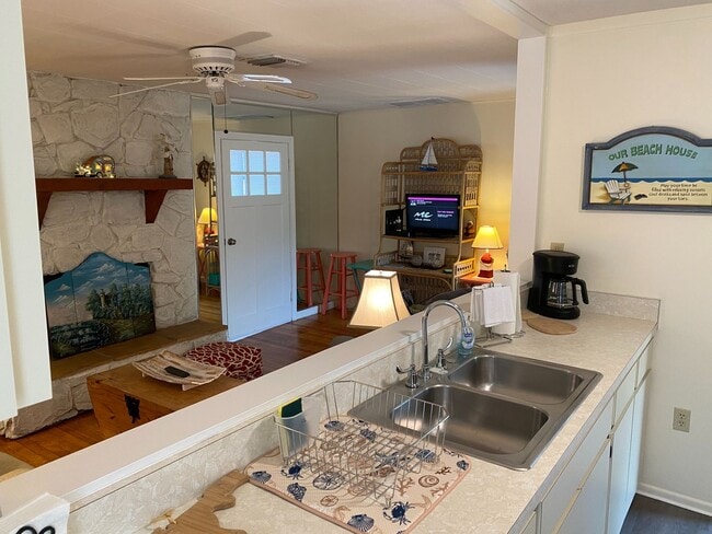 Photo - Nokomis Beachy Bungalow (Off Season)