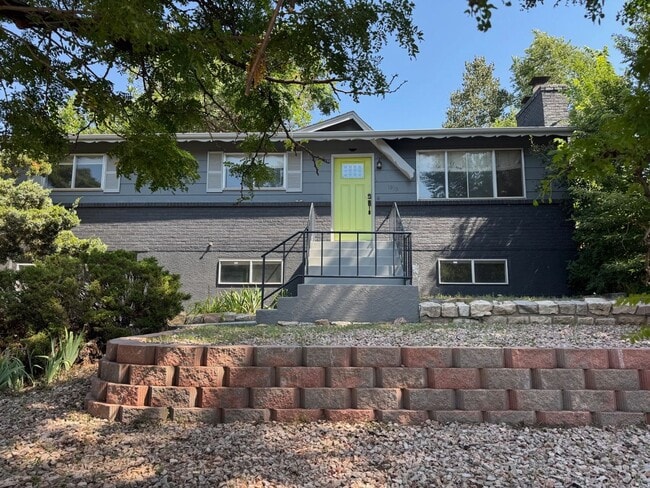 Building Photo - Charming 4 Bedroom Home Near UCCS and Palm...