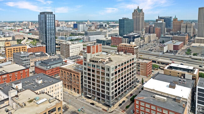 Building Photo - 320 E Buffalo St Rental