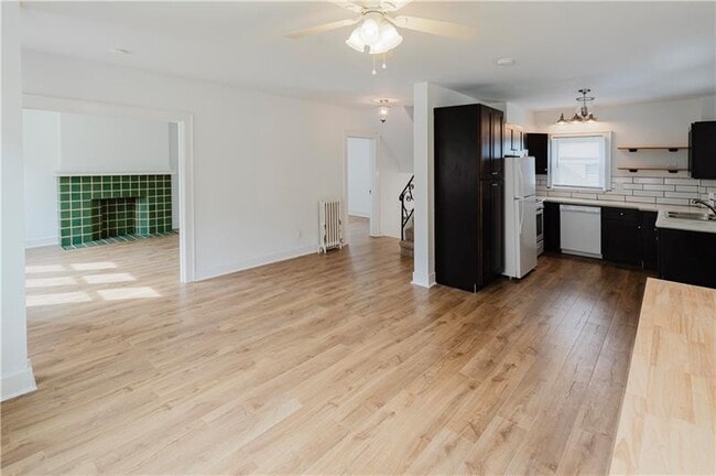 Photo - 511 Woodbourne Ave