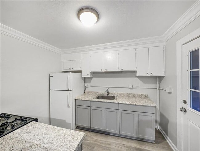 Photo - 208 E Graham St