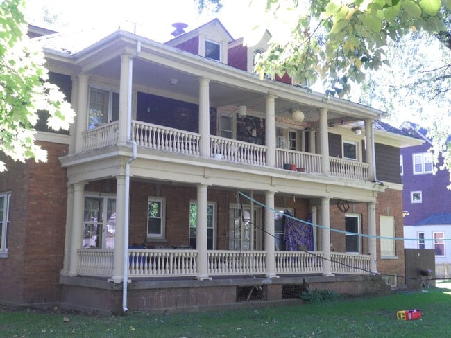 Photo - 560-2 Allen - Available 6/1/26 Spacious 2n... Unidad Allen 560.2