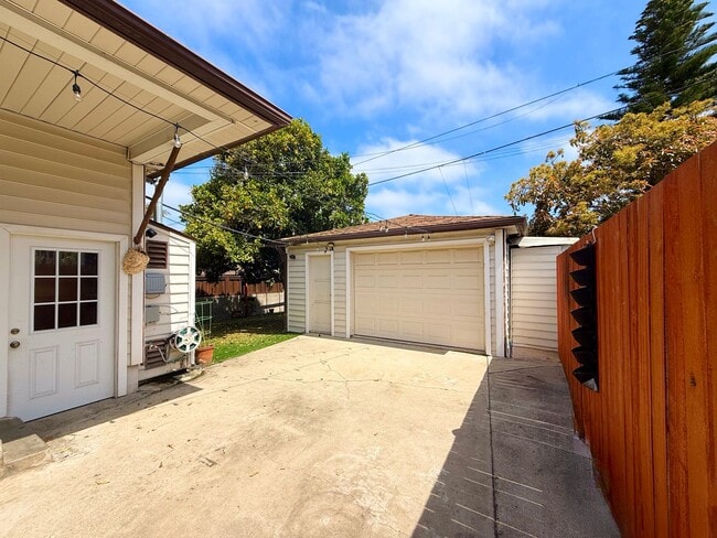 Photo - 4534 Muir Ave