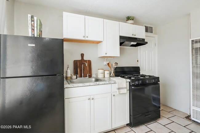 Photo - 302 W Flores St Unidad 3