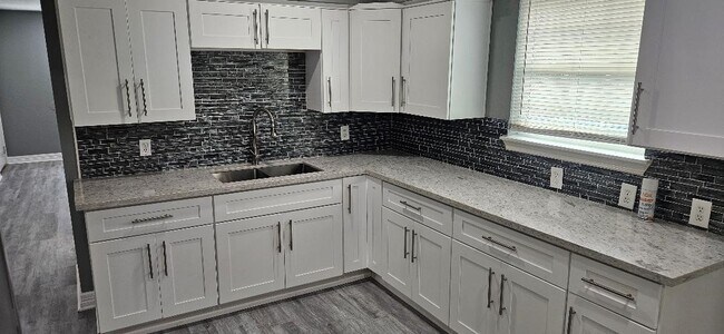 Photo - 7011 Hillsboro St