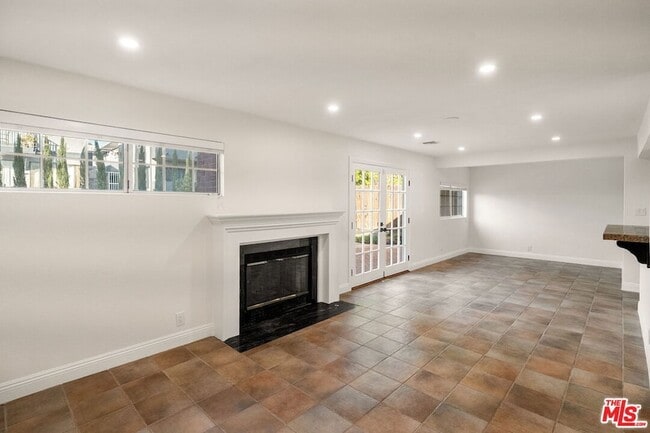 Photo - 15005 Killion St