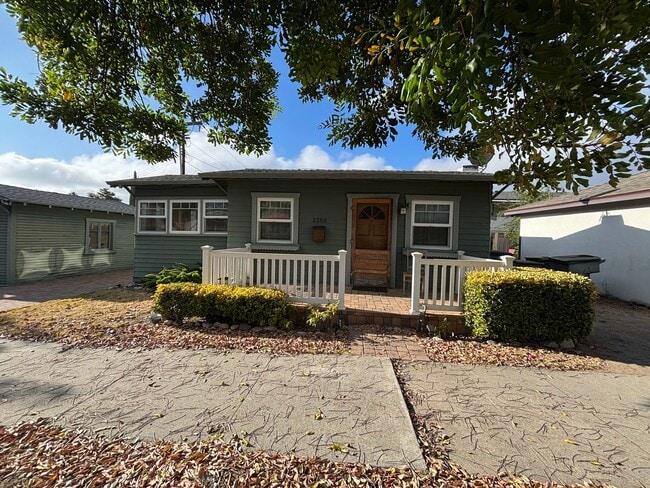 Building Photo - Charming 2+1 house for rent with small yar...