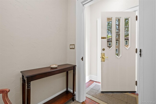 Photo - 78 Violet Ave Unidad First Floor With 2 Bdrms