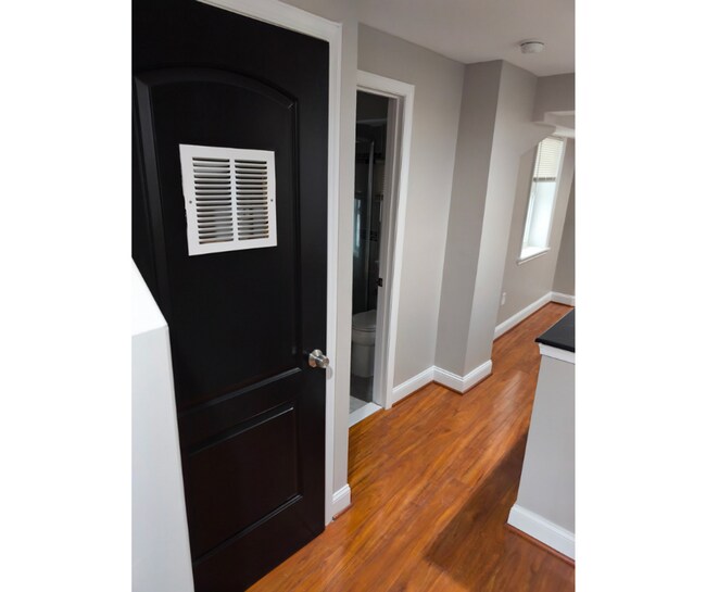 Photo - 1932 Bank St Unidad 3A