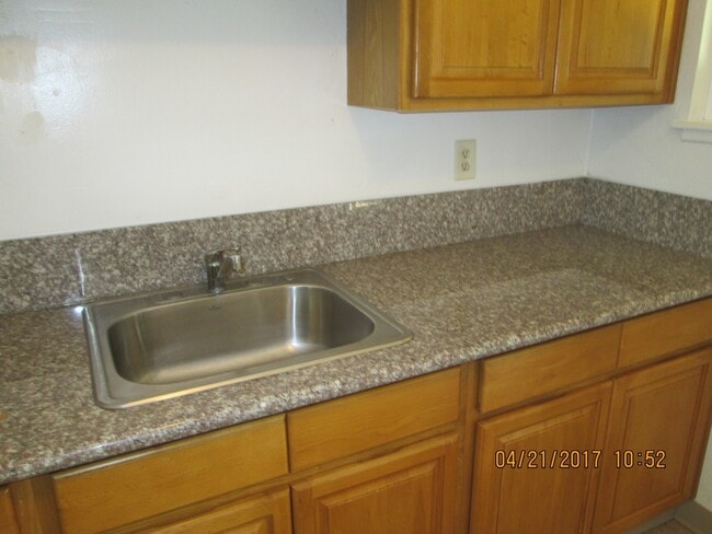 Photo - 185 Kendal St