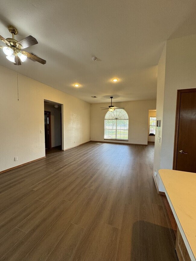 Photo - Move-In Special! (3) Bed/(2) Bath in NE No... Casa