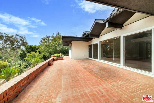 Photo - 656 N Bonhill Rd