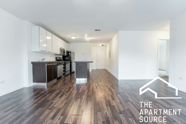 Building Photo - 1544 W Glenlake Ave Unit 2d