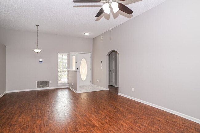 Photo - 8237 Abbeyfield Dr