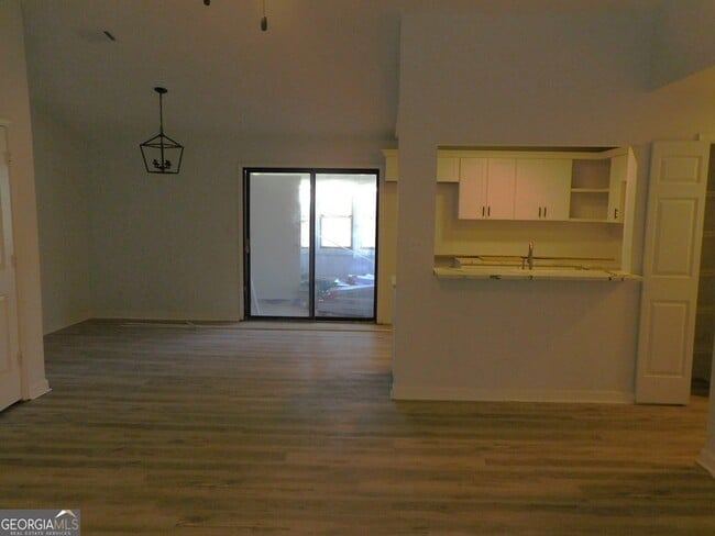 Photo - 1286 Britain Dr NW