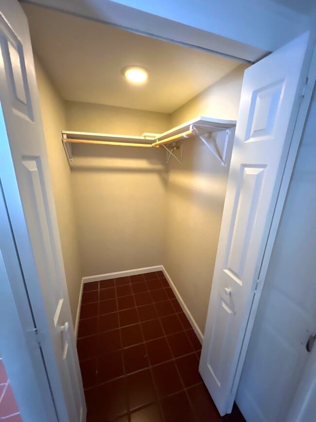 Photo - 627 E 14th St