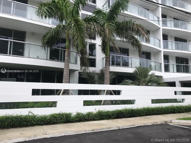 Photo - 13800 Highland Dr Unidad 604