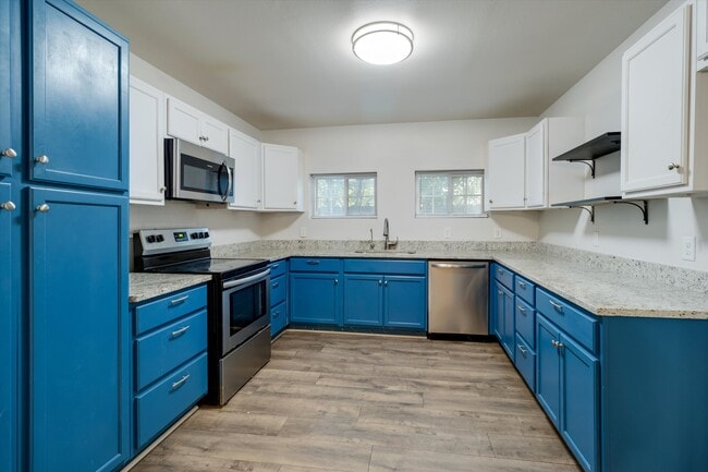 Photo - 1230 Chalmers Ave