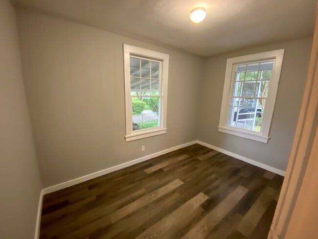 Photo - 2310 Aintree Ave