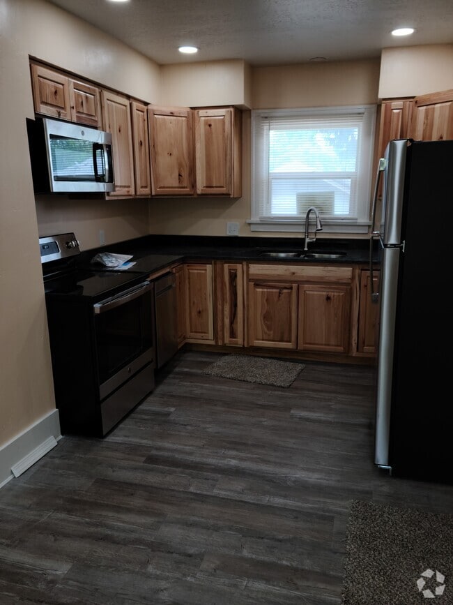 Building Photo - 643 S 9th Ave Rental