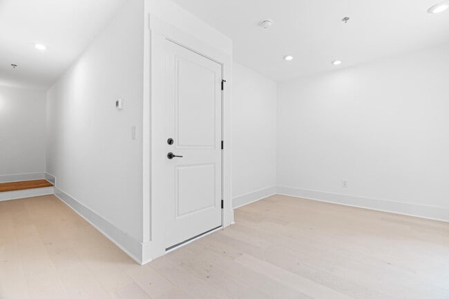 Photo - 10 Seawell Ave