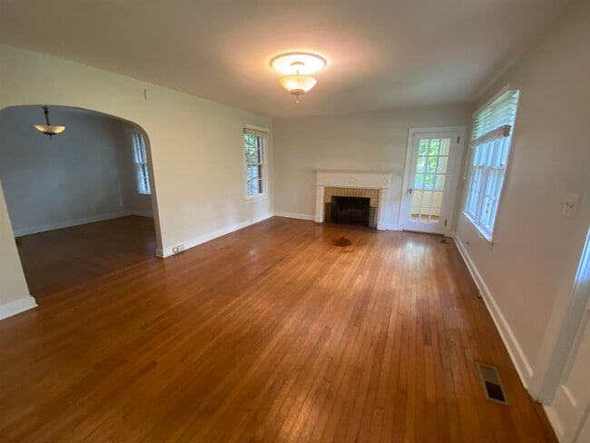 Photo - 518 McDaniel St House