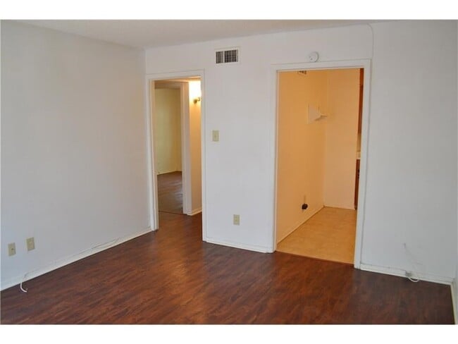 Photo - 1107 N Locust St Unit 2