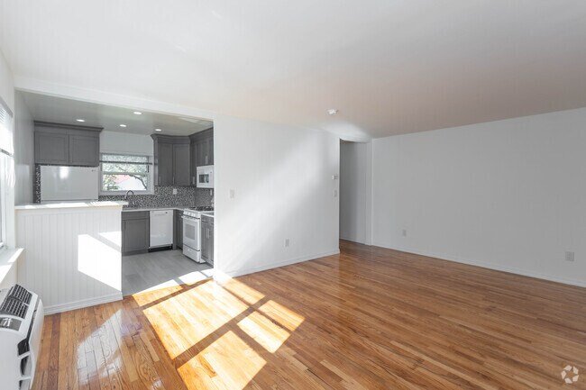 Studio - 517SF -Soundview -Living Room