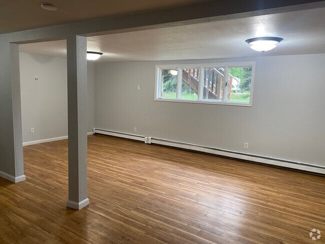Building Photo - 1468 Davison St Unit A Rental