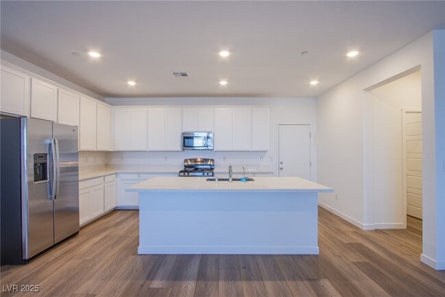 Photo - 252 Walsh Peak Ave