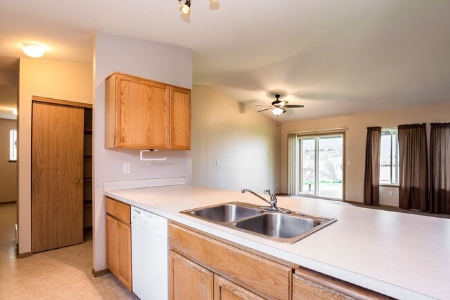 Photo - Charming 3-Bedroom Home in Redmond: Spacious Yard & Prime Location!