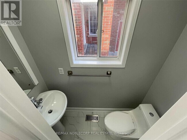 Photo - 14 Cordgrass Crescent