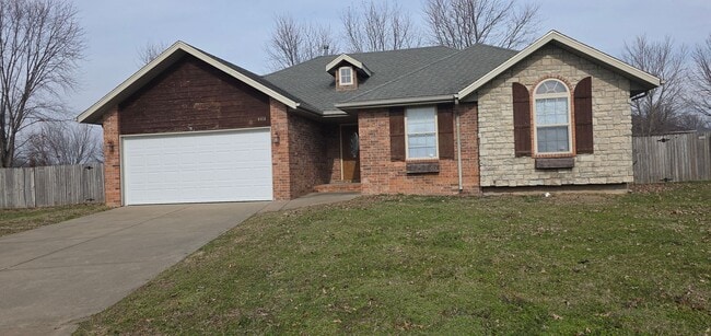 Building Photo - Beautiful 3 Bedroom 2 Bath in Battlefield for $1,495!