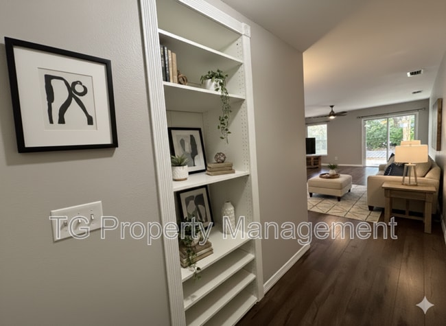 Photo - 942 Wynfield Cir