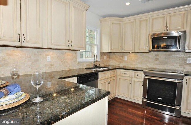 Photo - 7411 Salford Ct
