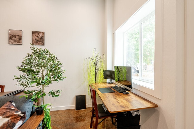 Photo - 519 N Gould St