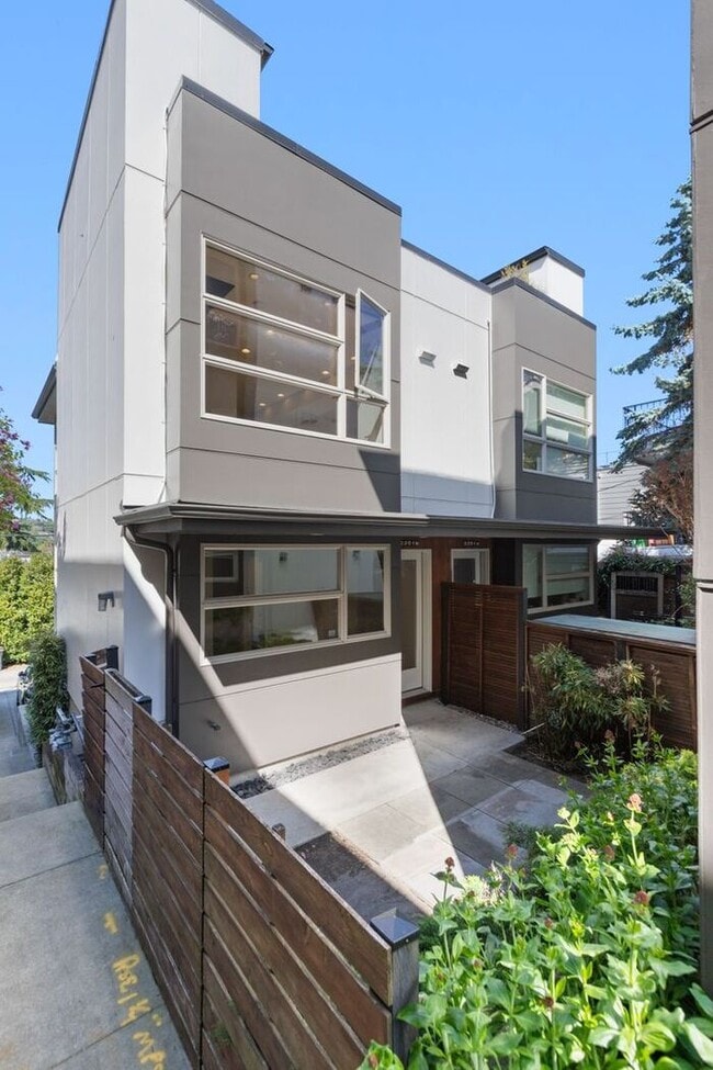Photo - Gorgeous VIEW Townhome w/ 2 Master Suites in Coveted Eastlake