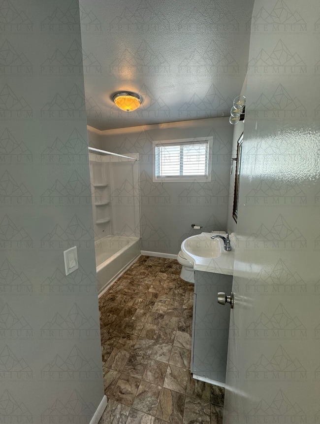 Photo - 402 McCoy St
