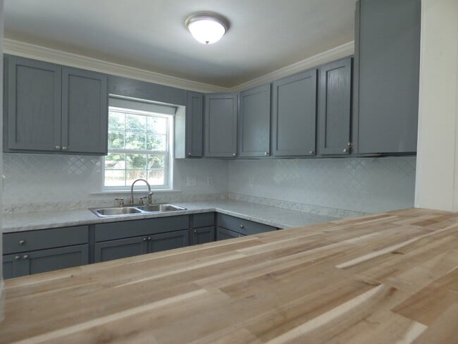 Photo - 1030 Clairmont Dr