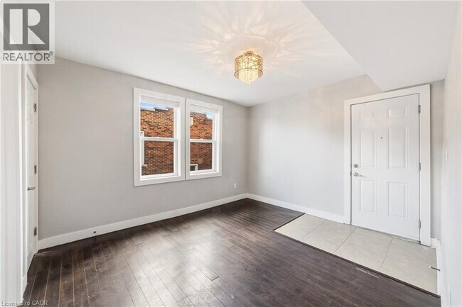 Photo - 1544 King St E Unit 406