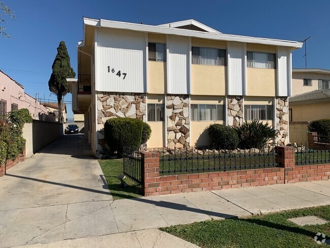Building Photo - 1647 W 80th St Unit #3 2Bed Rental