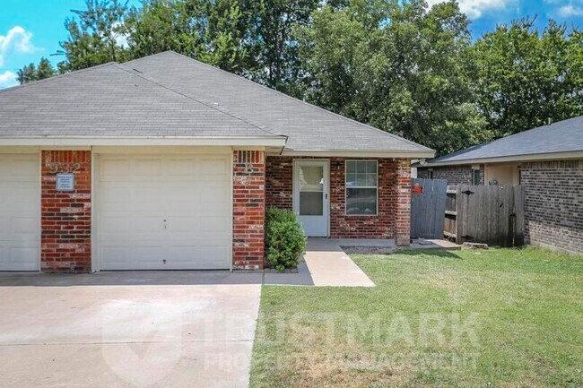 Photo - 932 Maplewood Dr Unit B