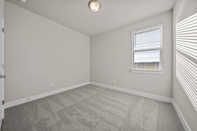 Photo - 219 Pinnacle Ln