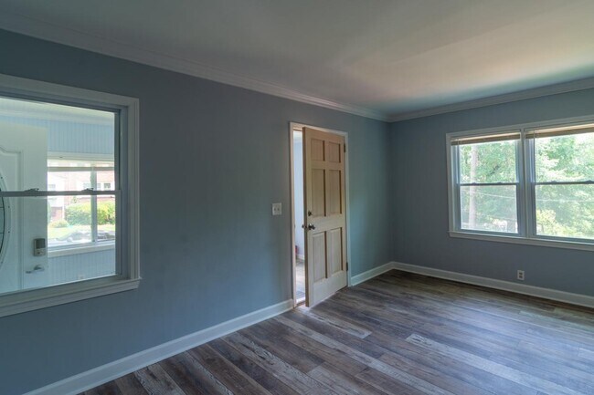 Photo - 233 Kinsey Ct NE