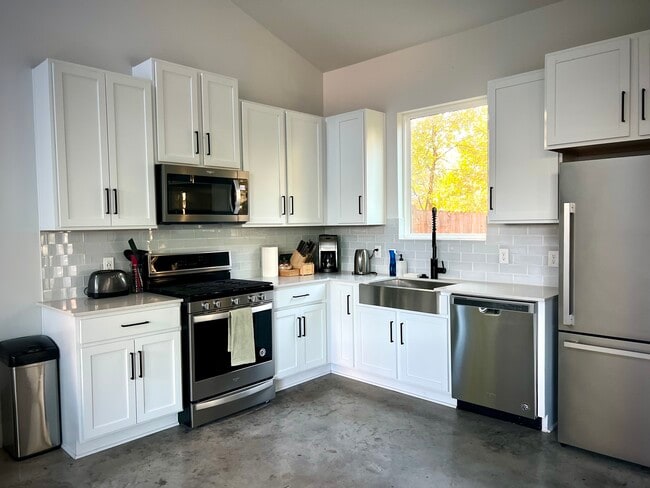 Photo - 6908-2 Carver Ave