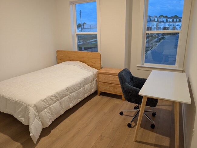 Photo - 2005 Henson Norris St