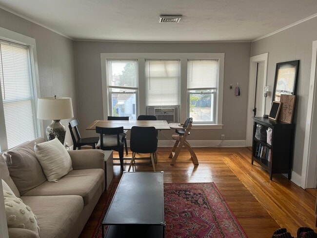 living room - 226 Suffolk Ave Unit 226