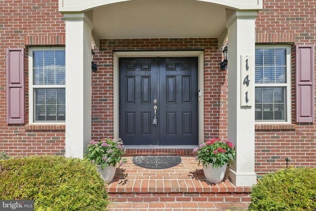 Photo - 141 Hawkes Ct